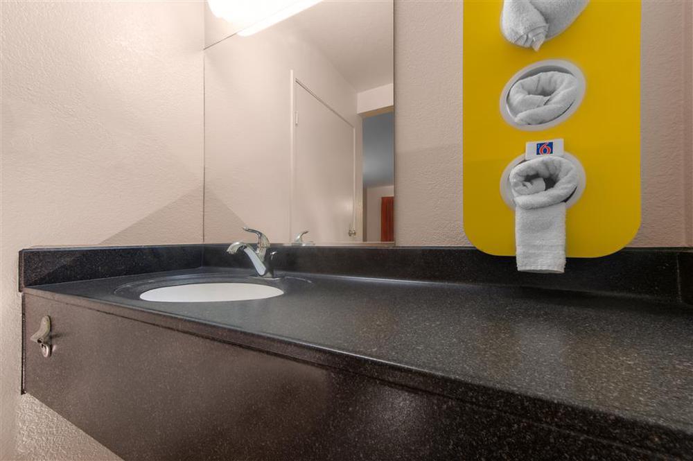 Motel 6 Lehi, Ut - Thanksgiving Point Room photo